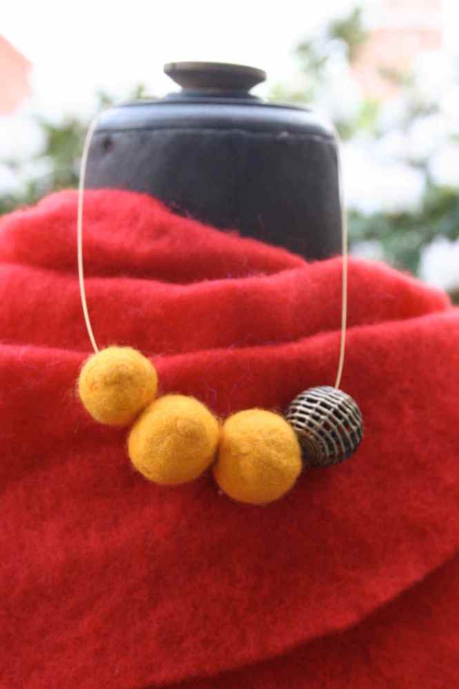 necklace yellow bronce