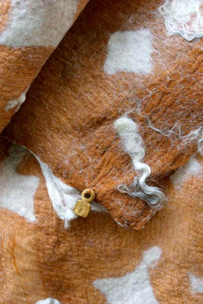 scarf brown white another detail